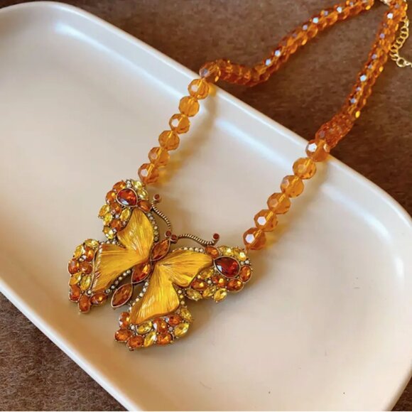 BOUTIQUE BUTTERFLY NECKLACE & EARRING SET - Picture 3 of 4